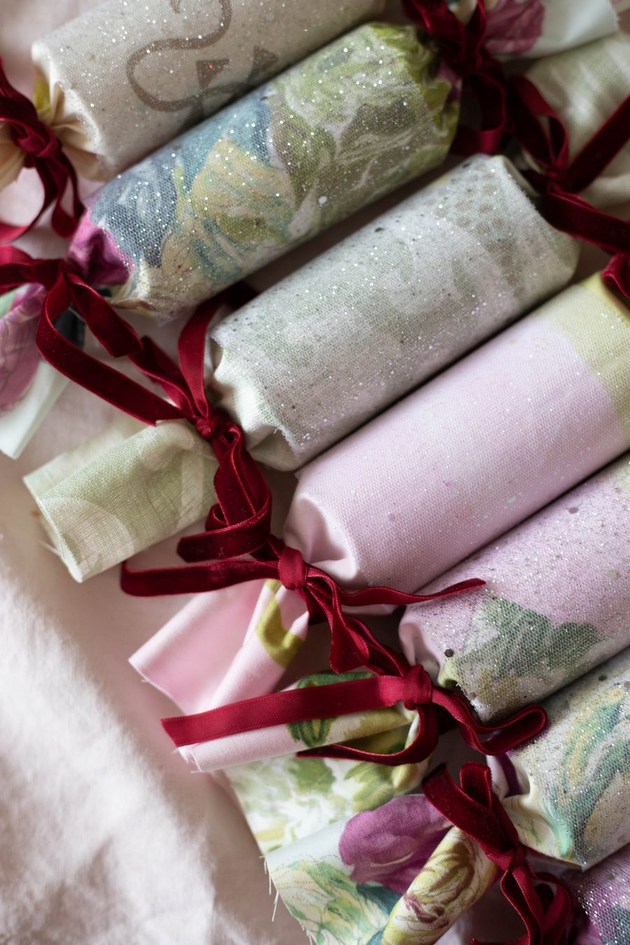 DIY - recycled velvet ribbon crackers