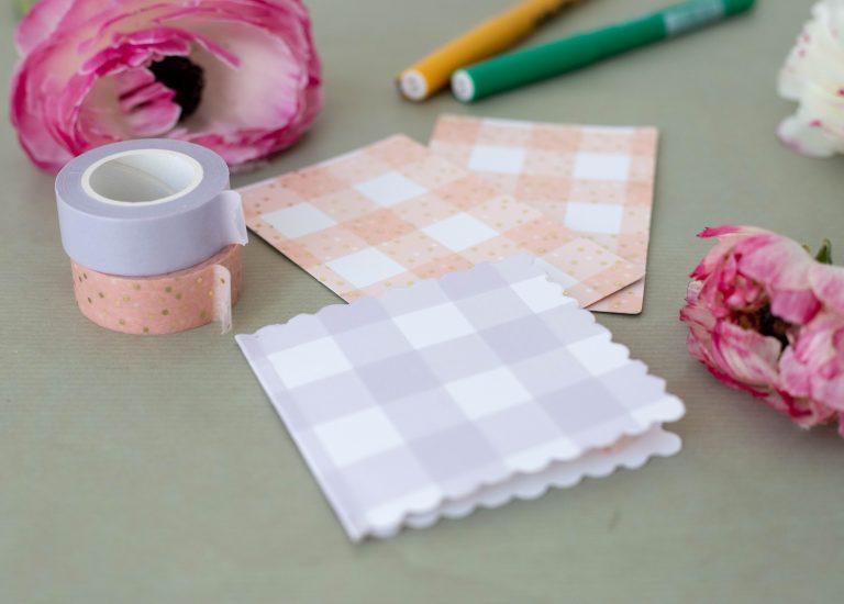 gingham gift tag