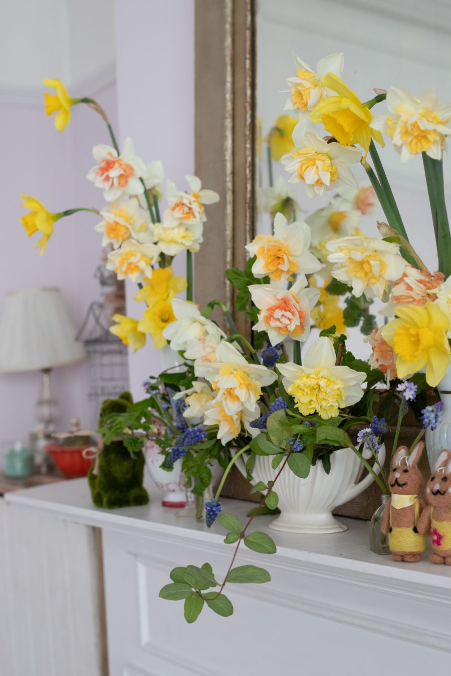 Daffodil decorations. Decorating the home with Spring Flowers