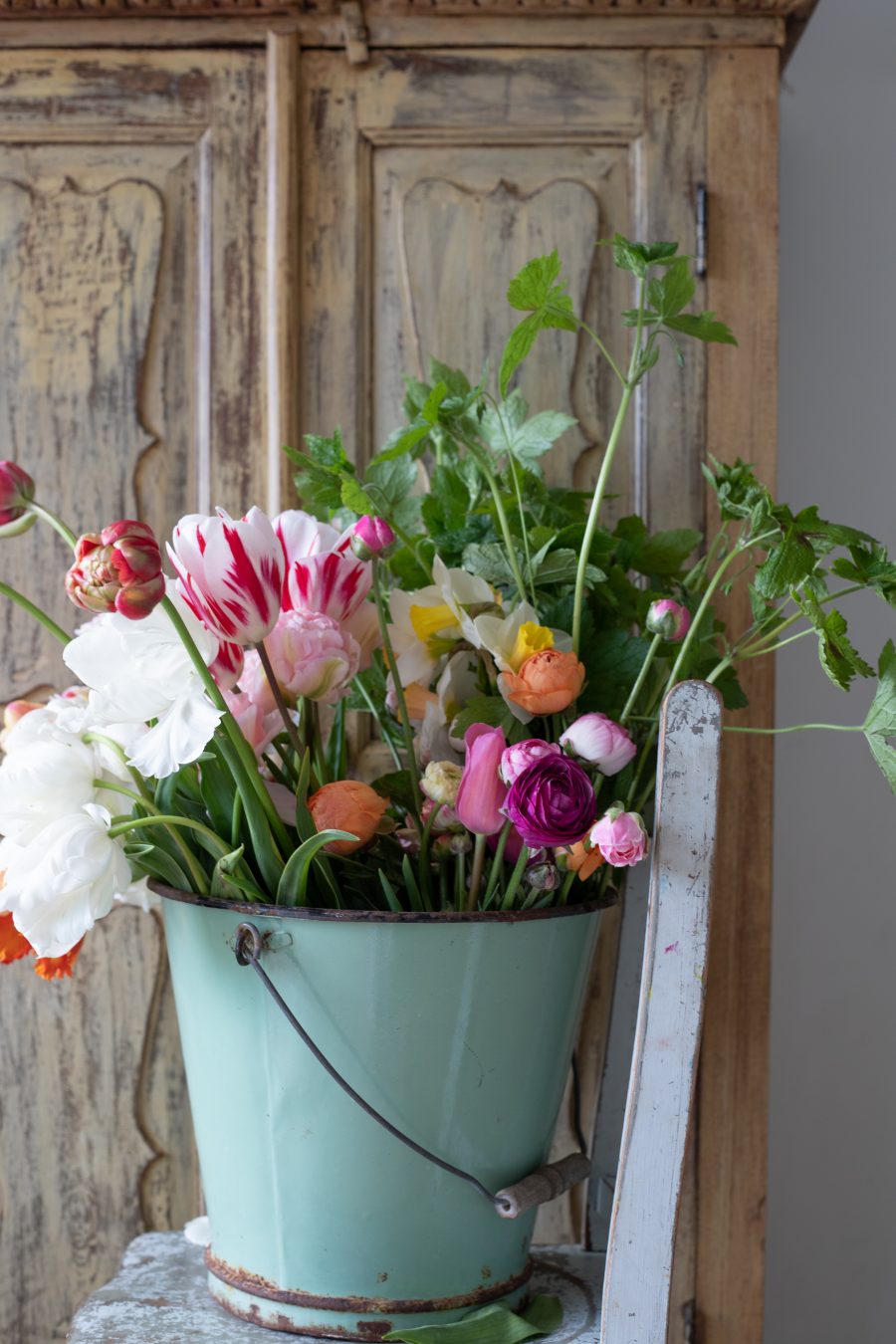 Bountiful_Spring_Flower_Buckets