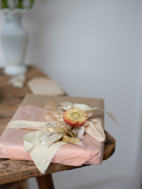 Dried_flower_gift_wrapping