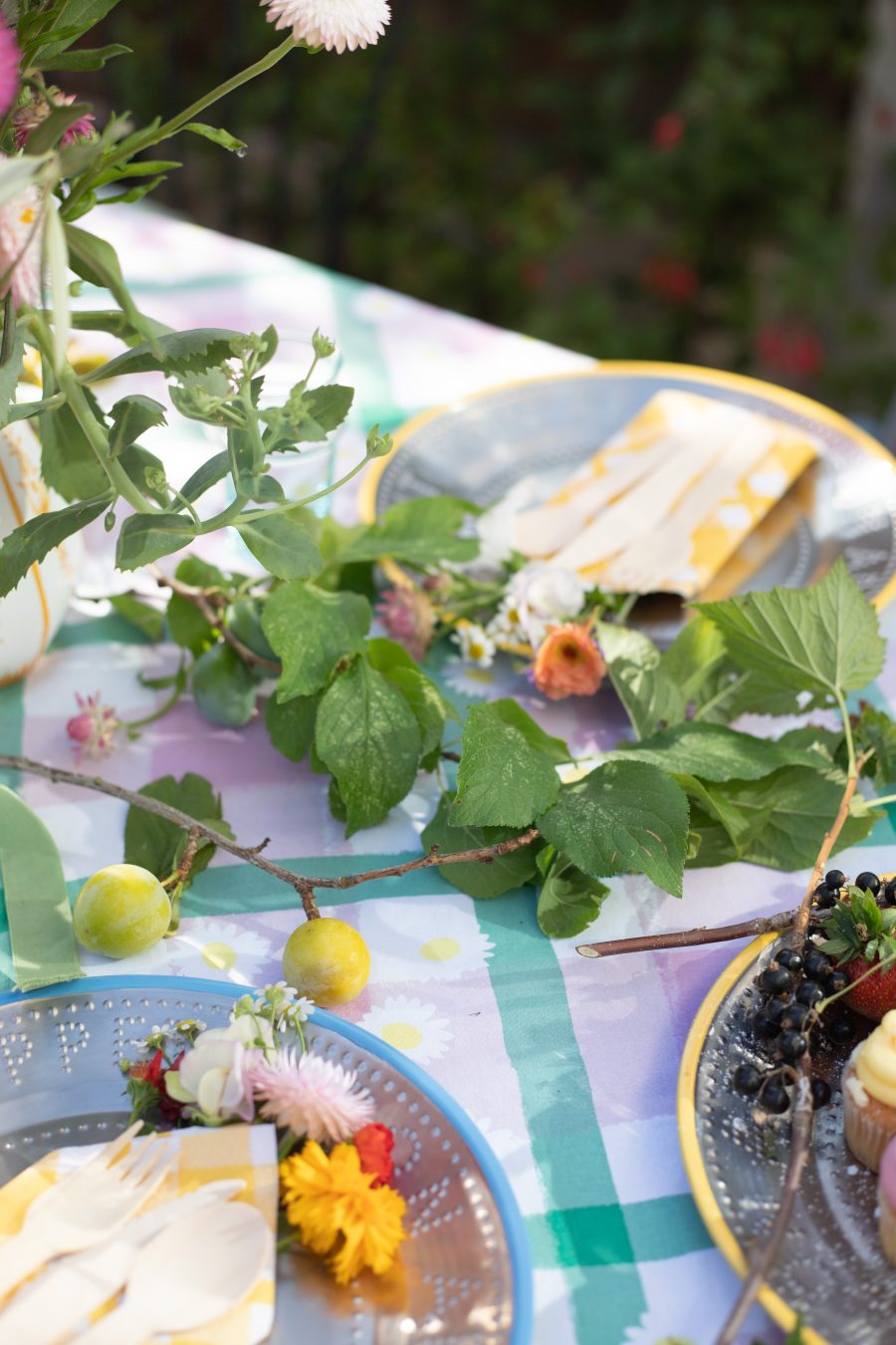 A picnic inspired table setting with talking tables