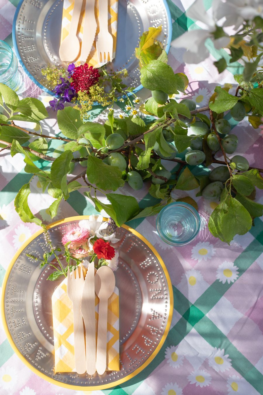 Gingham floral place settings with Talking Tables