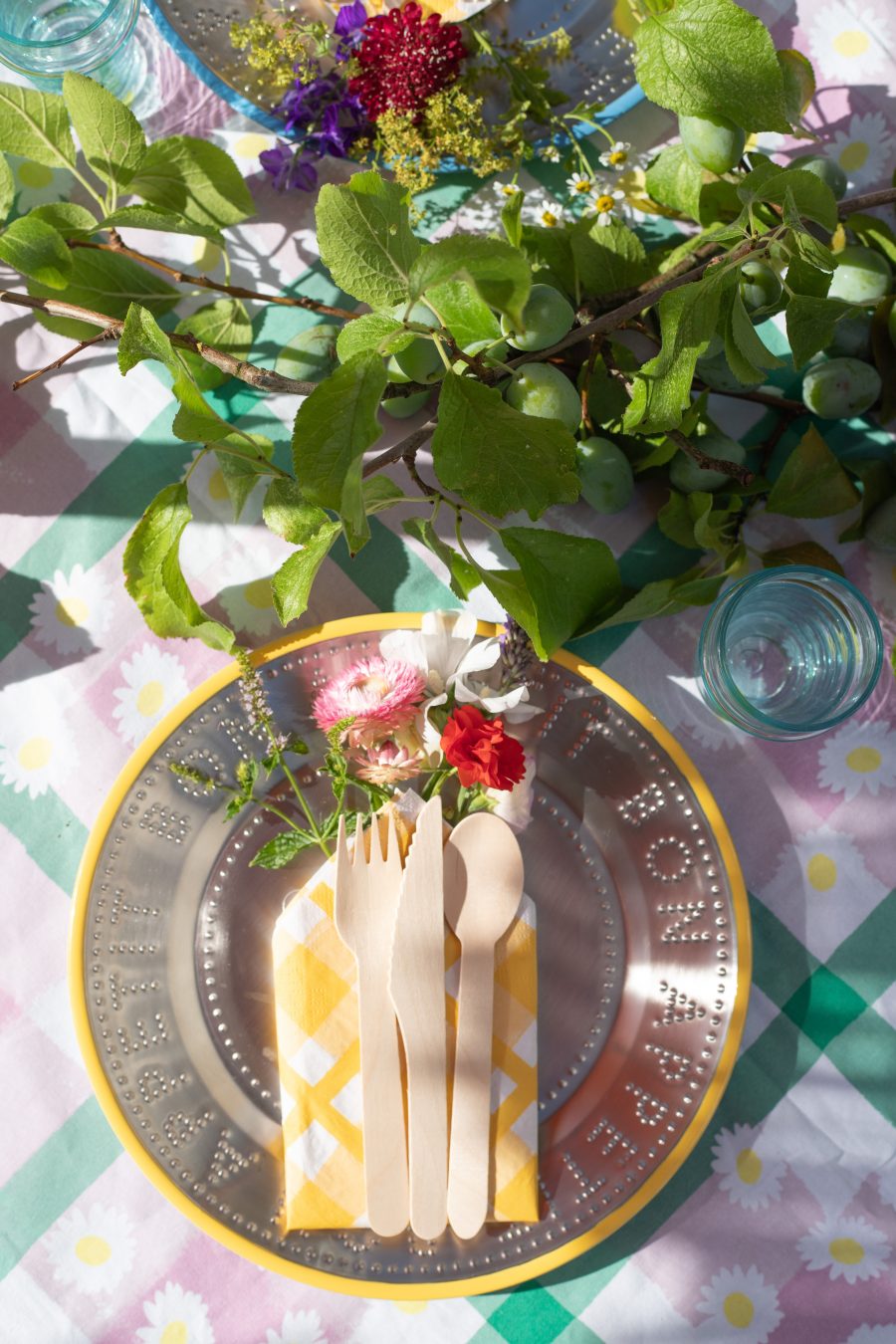 Gingham floral place settings with Talking Tables