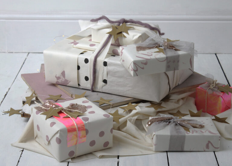 Lotts and Lots - Ultimate gift wrapping guide