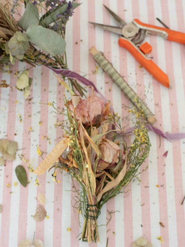 How to make floral garlands